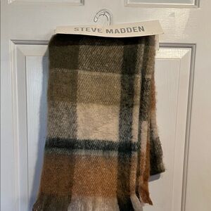 Steve Madden scarf/shawl